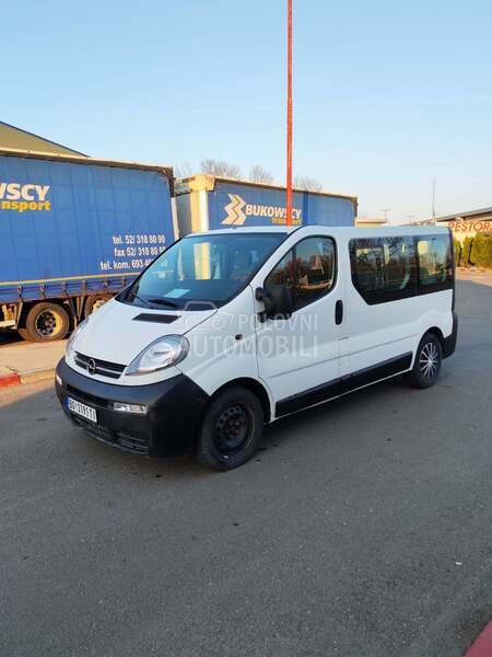 Opel Vivaro putnicki