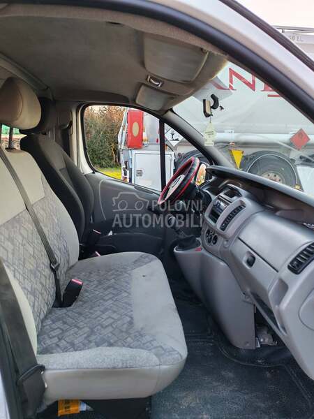 Opel Vivaro putnicki