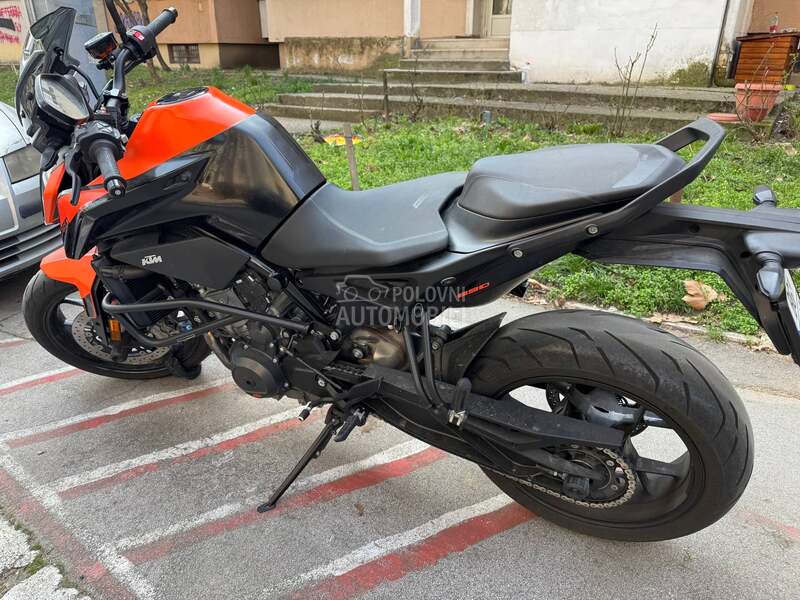 KTM 890 Duke