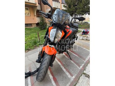 KTM 890 Duke