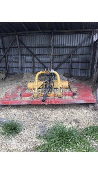 Tehnostroj traktor i prikljuci