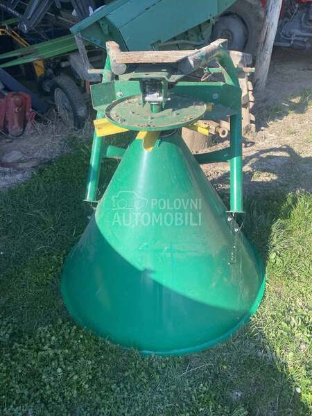 Tehnostroj traktor i prikljuci