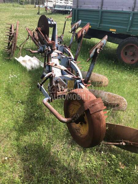 Tehnostroj traktor i prikljuci