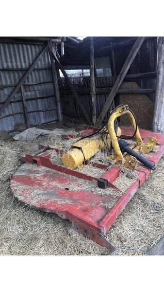 Tehnostroj traktor i prikljuci