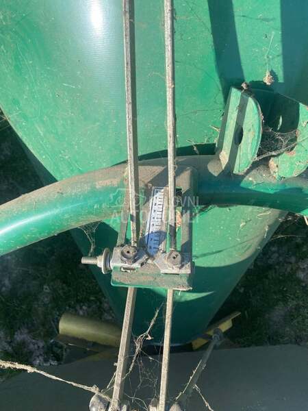 Tehnostroj traktor i prikljuci