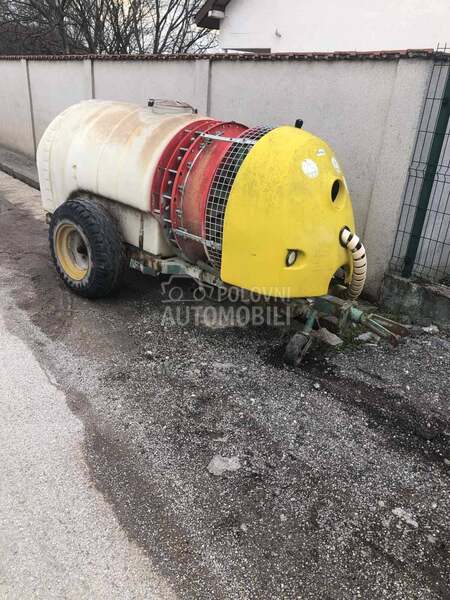 Tehnostroj traktor i prikljuci