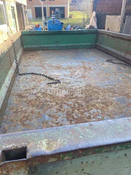 Tehnostroj traktor i prikljuci