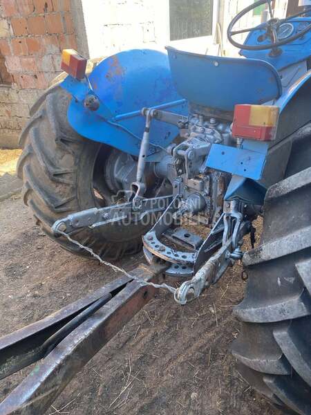 Tehnostroj traktor i prikljuci