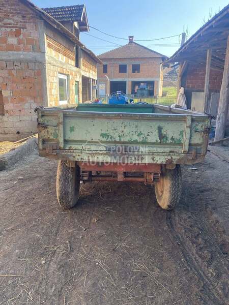 Tehnostroj traktor i prikljuci