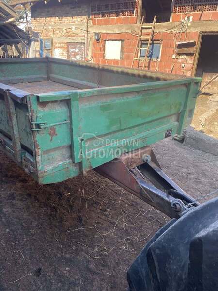 Tehnostroj traktor i prikljuci