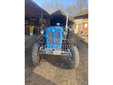 Tehnostroj traktor i prikljuci