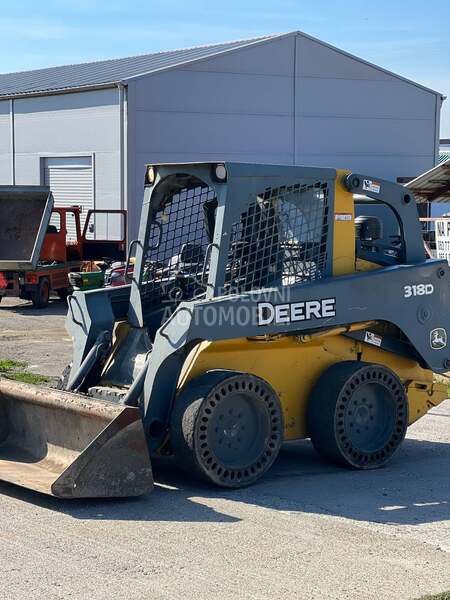 John Deere 318D
