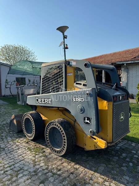 John Deere 318D