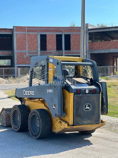 John Deere 318D
