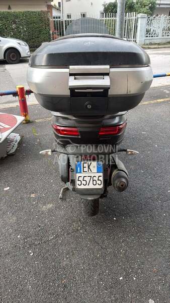 Piaggio MP3 300
