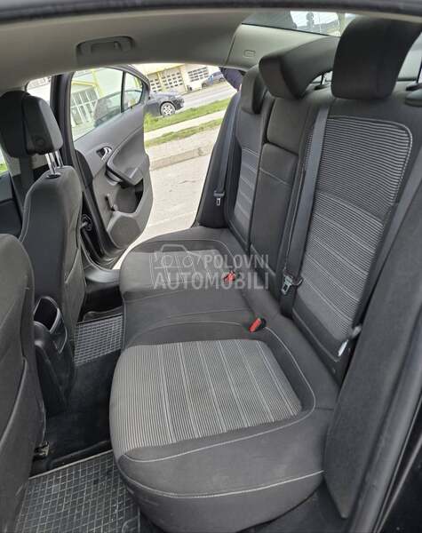 Opel Insignia 2.0 TDCI SELECTION