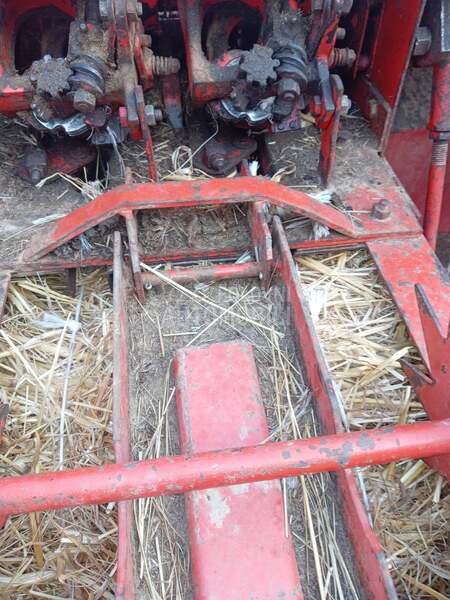 Presa za baliranje sena