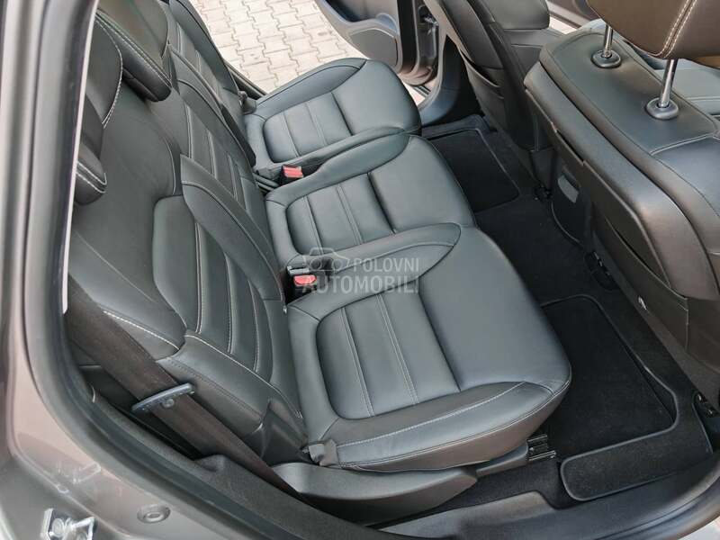 Renault Scenic INITIALE PARIS