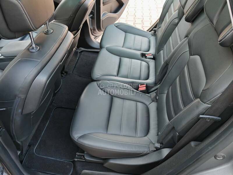 Renault Scenic INITIALE PARIS