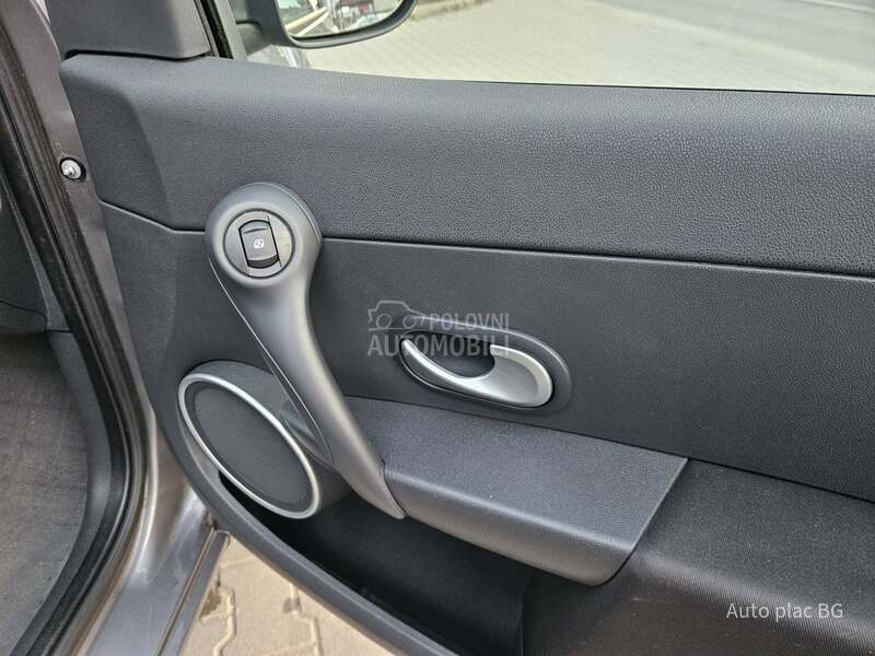 Renault Clio 1.2 16v EXPRESSION