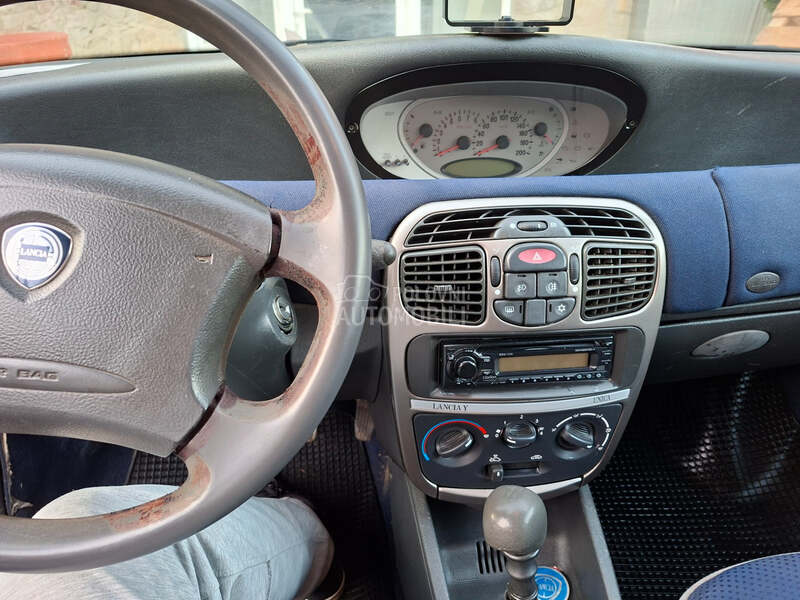 Lancia Ypsilon 