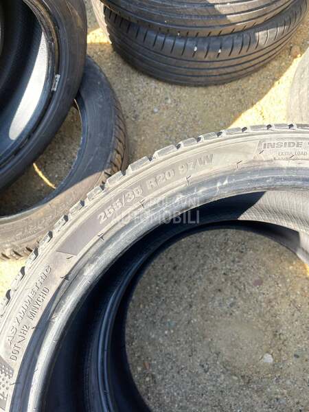 Kumho 255/35 R20 Zimska