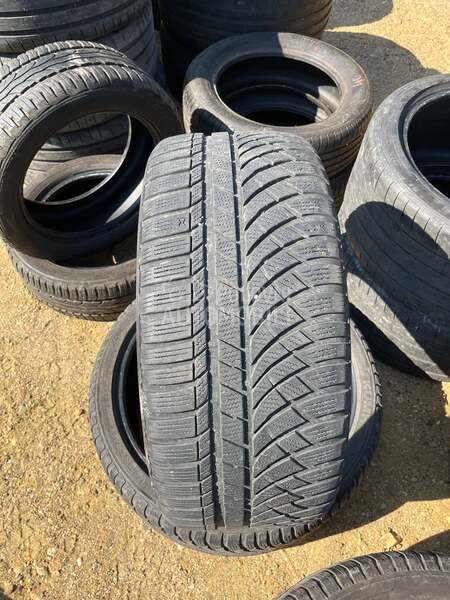Kumho 255/35 R20 Zimska