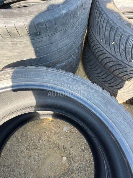 Kumho 255/35 R20 Zimska