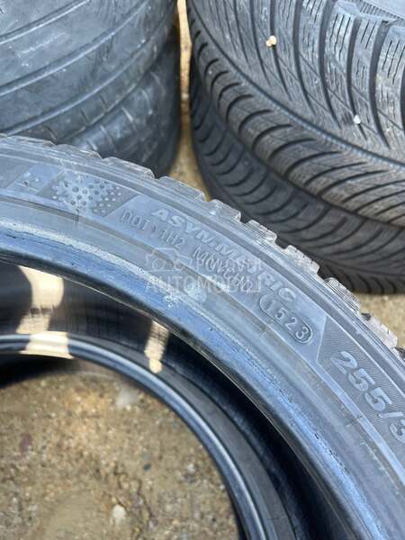 Kumho 255/35 R20 Zimska