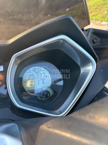 Yamaha xmax 250 momo design