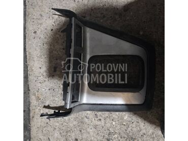 Plastika oko menjača za Renault Laguna od 2001. do 2007. god.