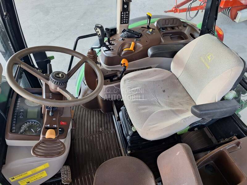 John Deere 5820 sa Utovarivačem