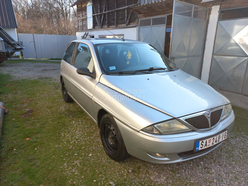 Lancia Ypsilon 1.2 16V