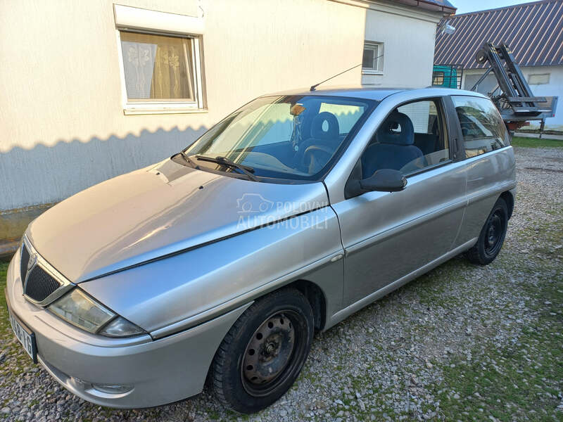 Lancia Ypsilon 1.2 16V
