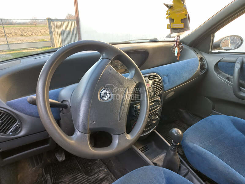 Lancia Ypsilon 1.2 16V