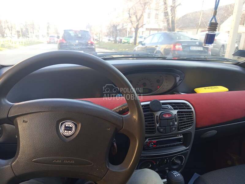 Lancia Ypsilon 