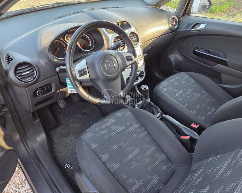 Opel Corsa D 1.2 ECOFLEX CH
