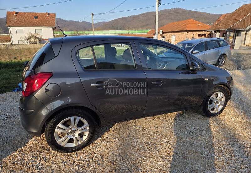 Opel Corsa D 1.2 ECOFLEX CH