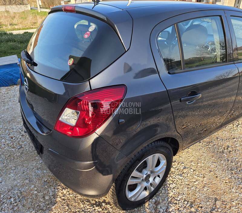 Opel Corsa D 1.2 ECOFLEX CH
