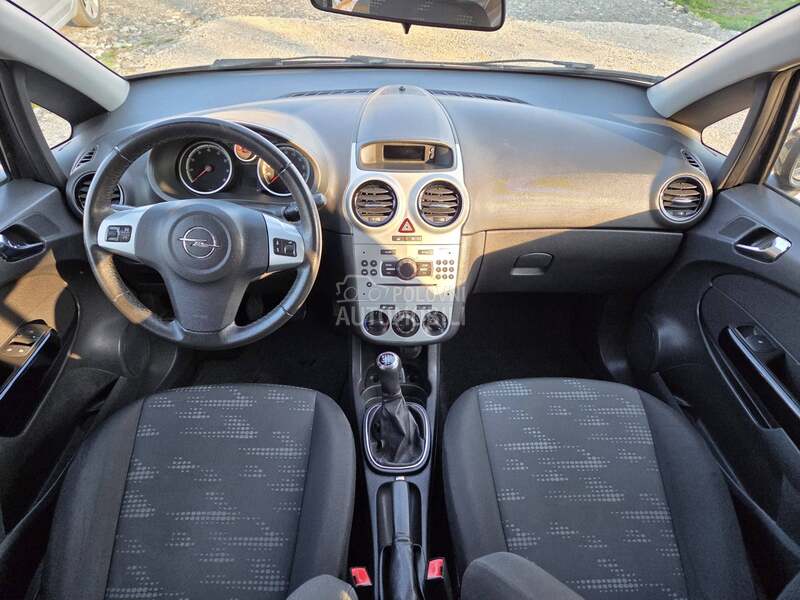 Opel Corsa D 1.2 ECOFLEX CH