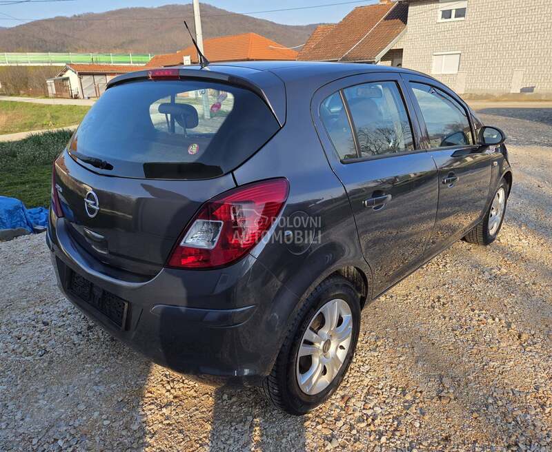 Opel Corsa D 1.2 ECOFLEX CH