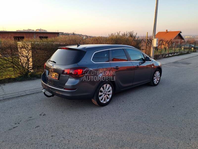 Opel Astra J 