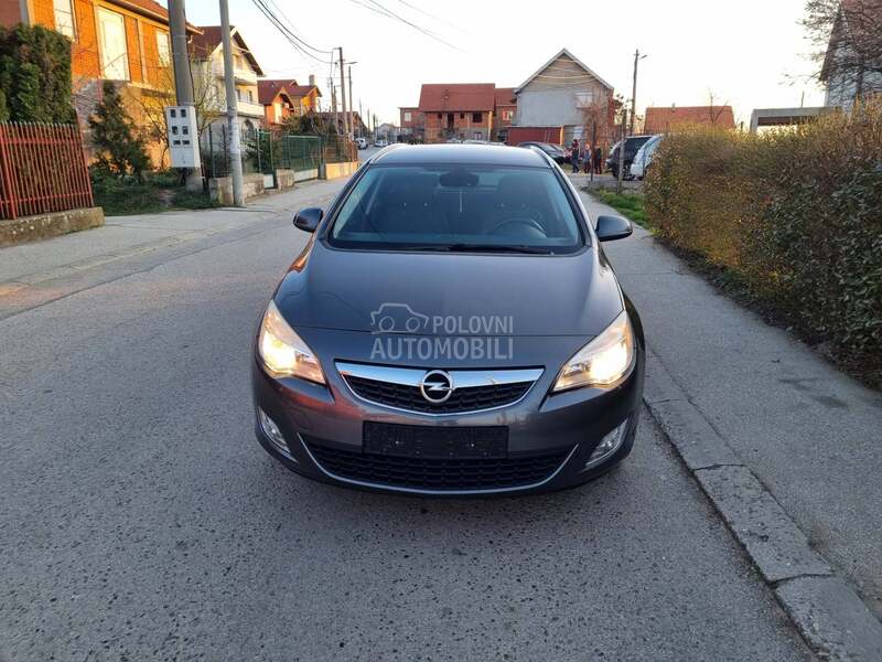 Opel Astra J 
