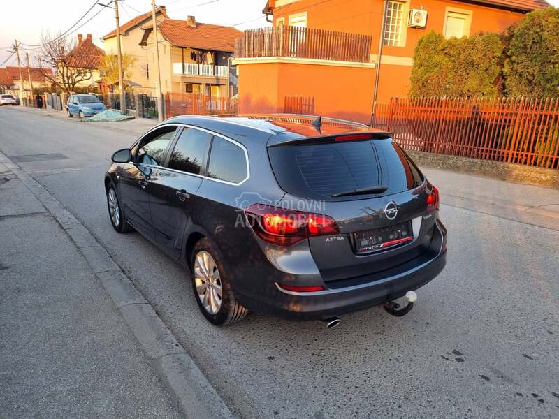 Opel Astra J 