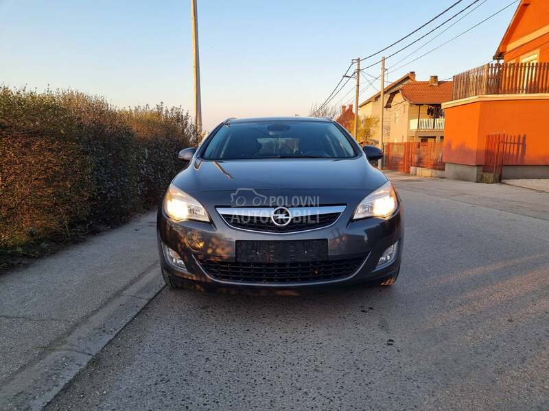 Opel Astra J 