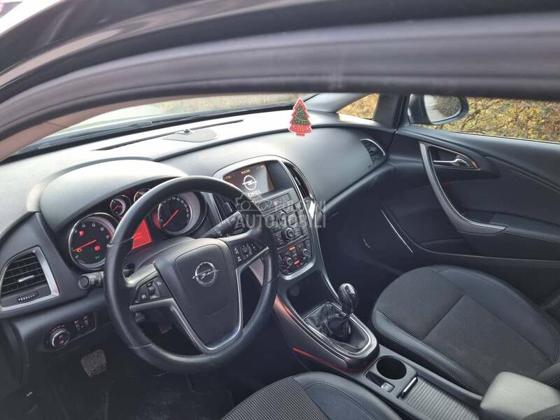 Opel Astra J 