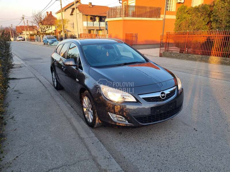 Opel Astra J 