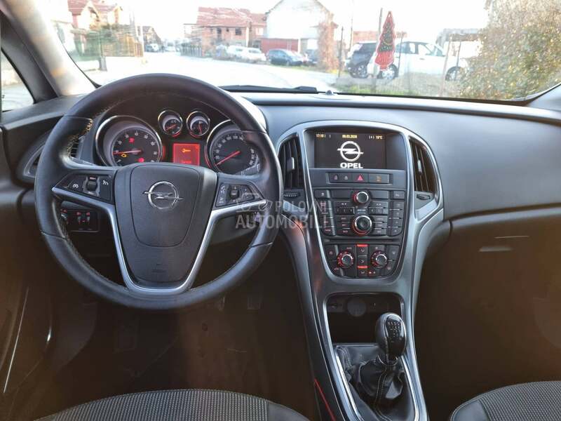 Opel Astra J 