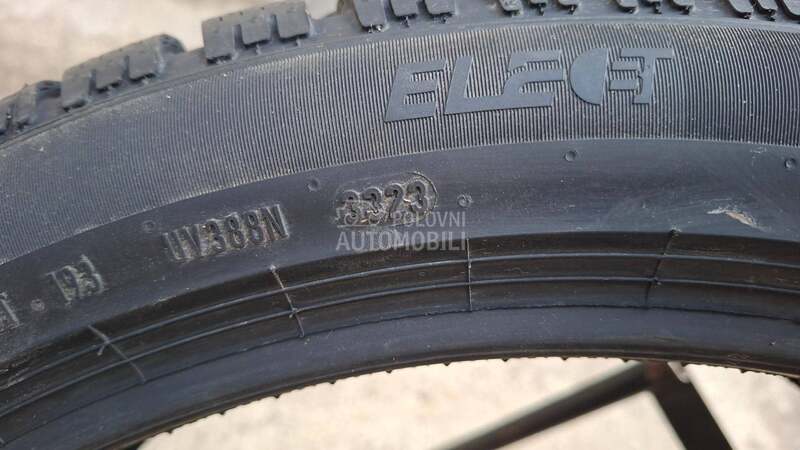 Pirelli 235/45 R21 Zimska