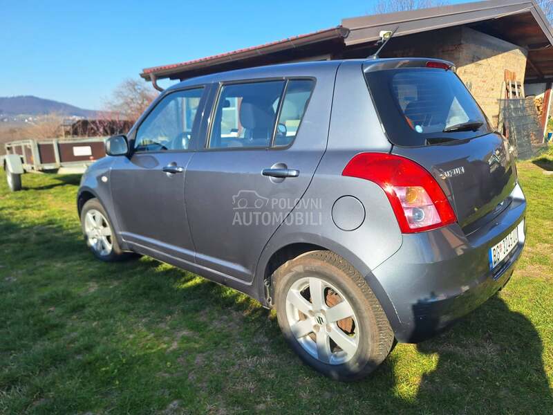 Suzuki Swift 
